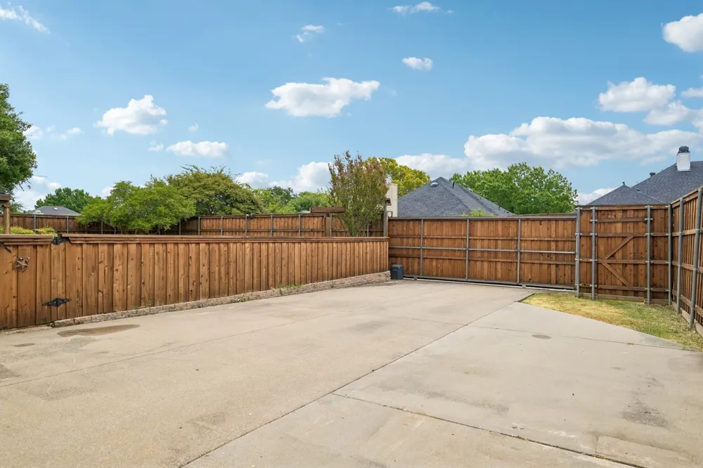7410 Silverthorn Drive Rowlett, TX 75089