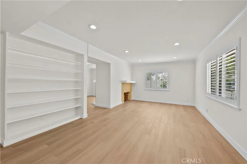 9660 Delco Avenue Chatsworth, CA 91311