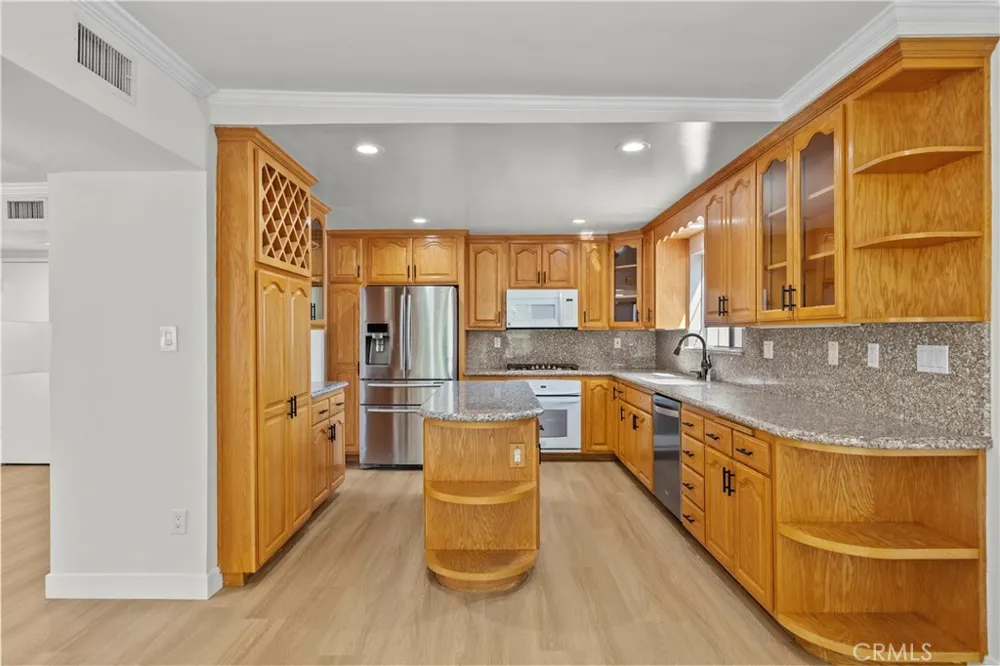 9660 Delco Avenue Chatsworth, CA 91311