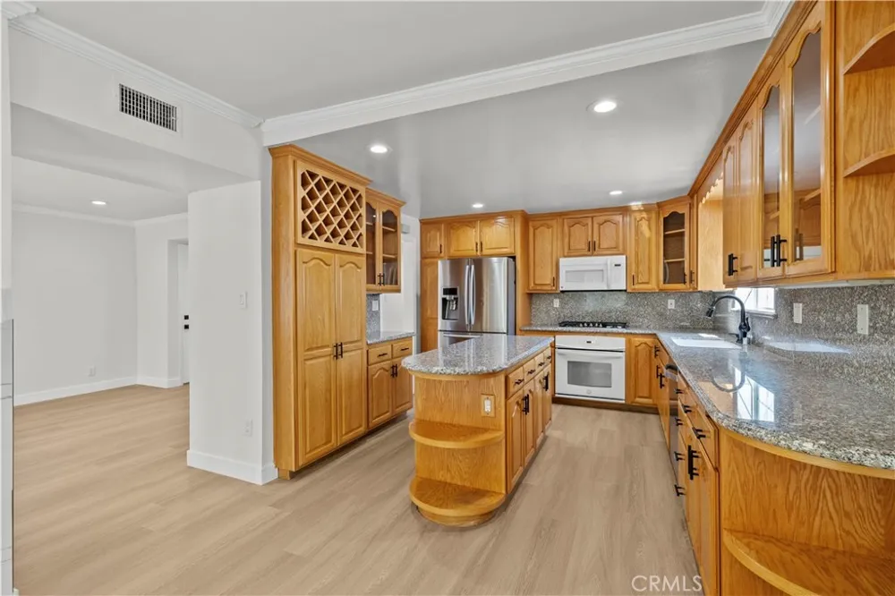 9660 Delco Avenue Chatsworth, CA 91311