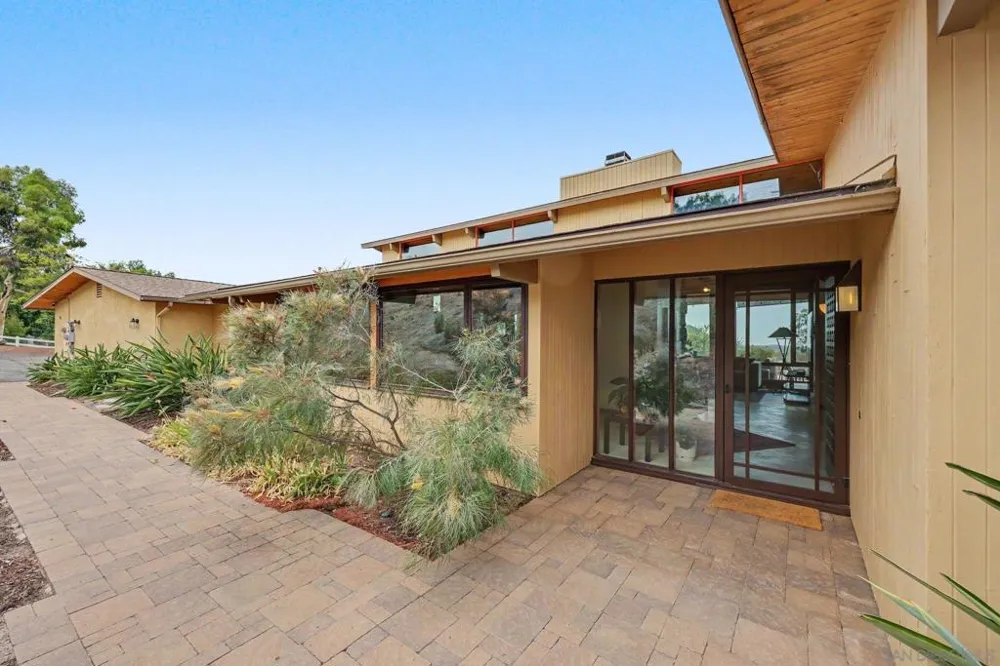 30218 Cool Valley Ln Valley Center, CA 92082
