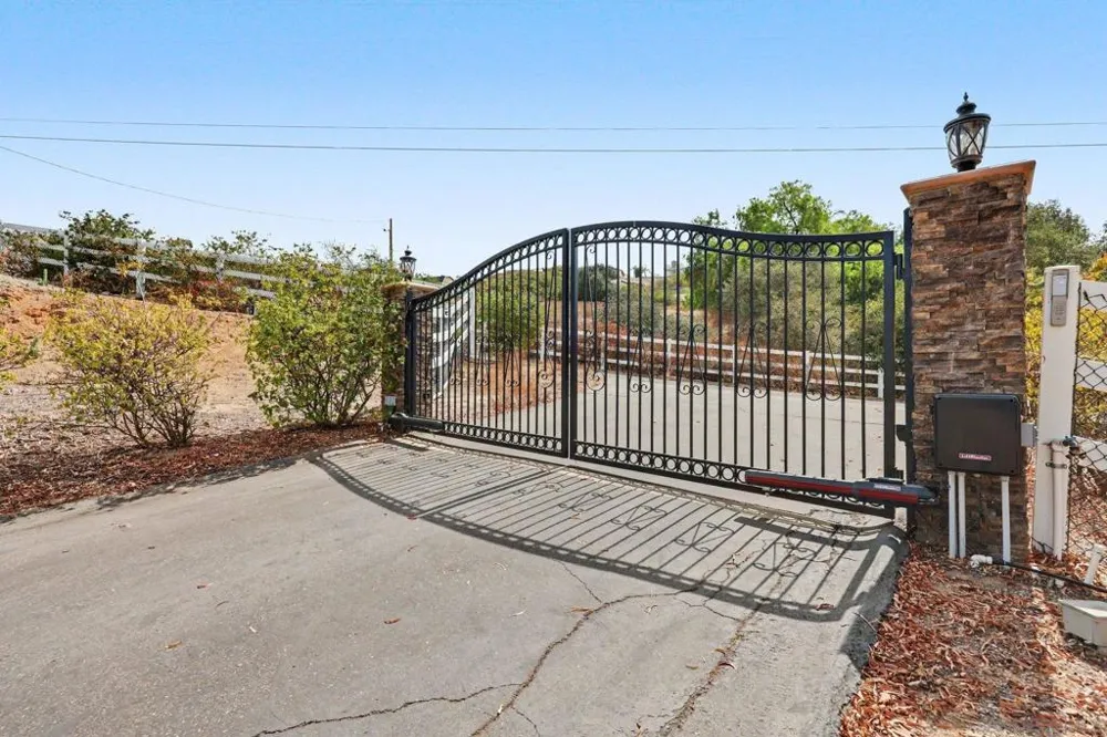 30218 Cool Valley Ln Valley Center, CA 92082