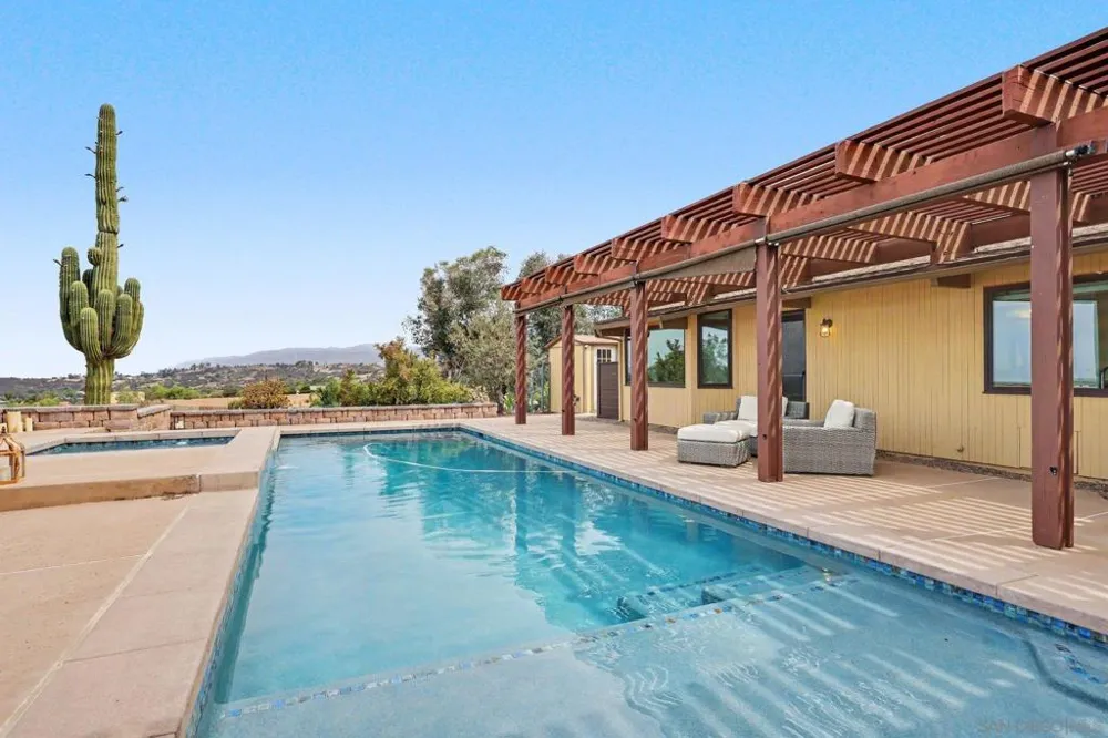 30218 Cool Valley Ln Valley Center, CA 92082
