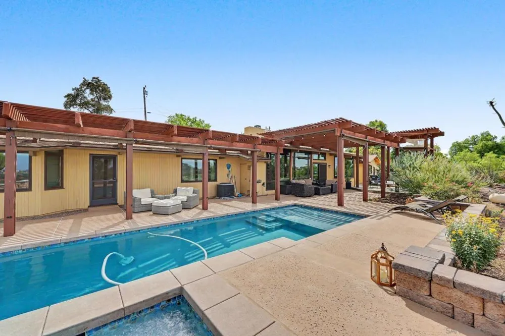 30218 Cool Valley Ln Valley Center, CA 92082