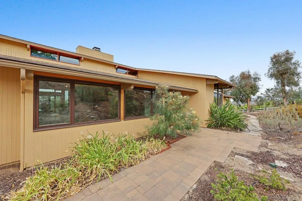 30218 Cool Valley Ln Valley Center, CA 92082