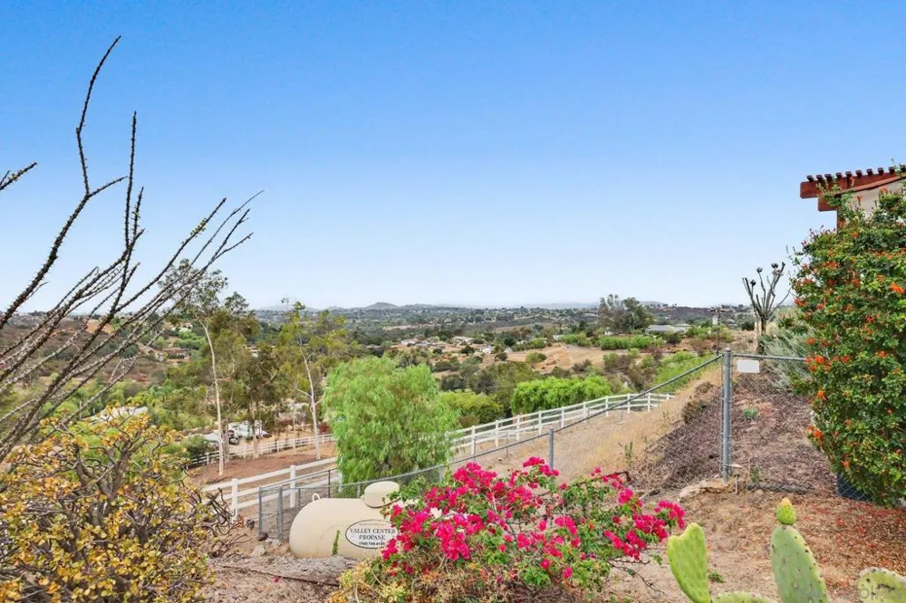 30218 Cool Valley Ln Valley Center, CA 92082