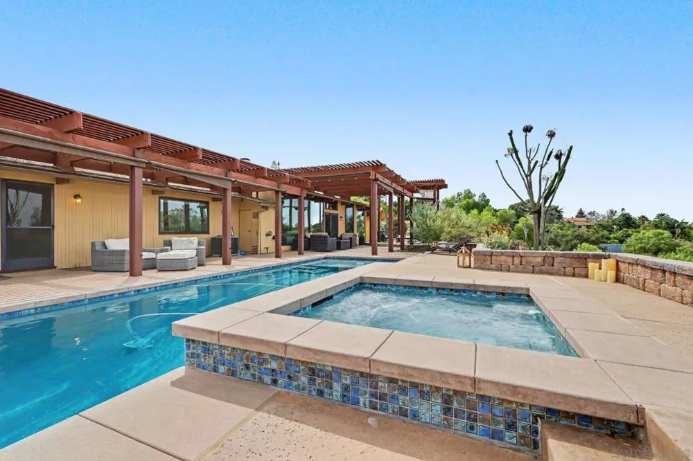 30218 Cool Valley Ln Valley Center, CA 92082