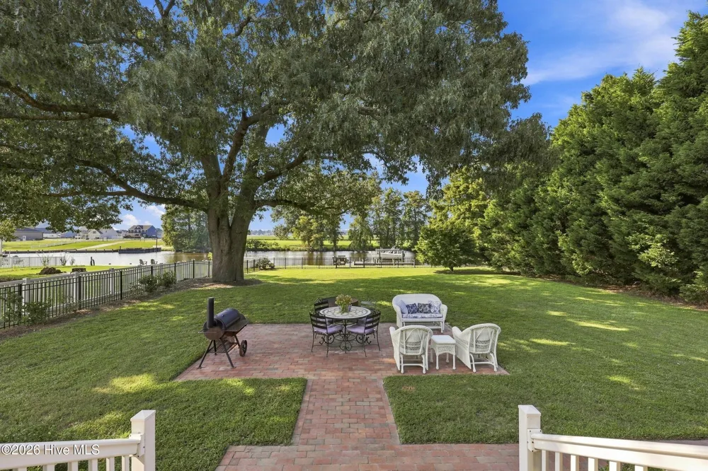 157 Pelican Pointe Drive Elizabeth City, NC 27909