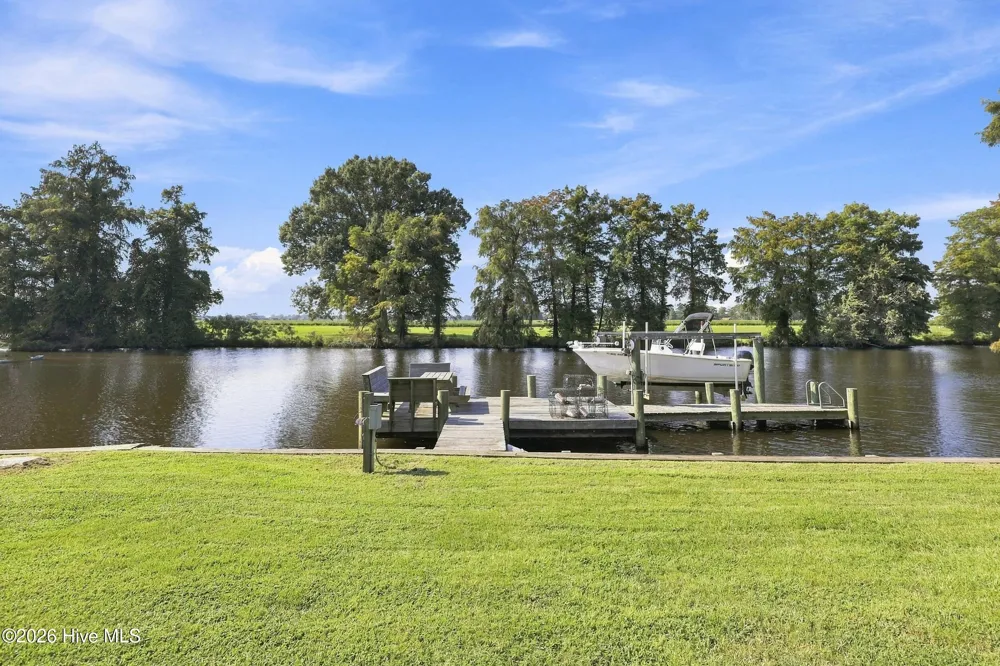 157 Pelican Pointe Drive Elizabeth City, NC 27909