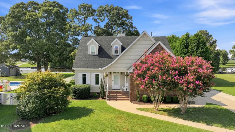 157 Pelican Pointe Drive Elizabeth City, NC 27909