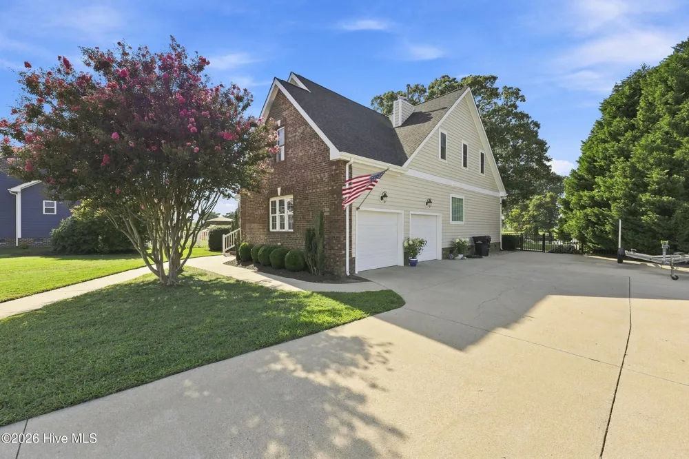 157 Pelican Pointe Drive Elizabeth City, NC 27909