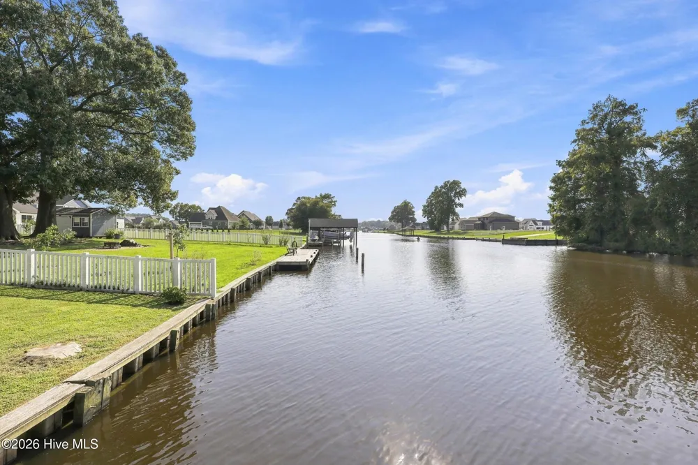 157 Pelican Pointe Drive Elizabeth City, NC 27909