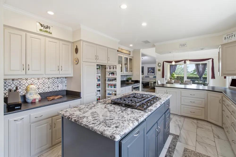 905 Crowley Road Arlington, TX 76012