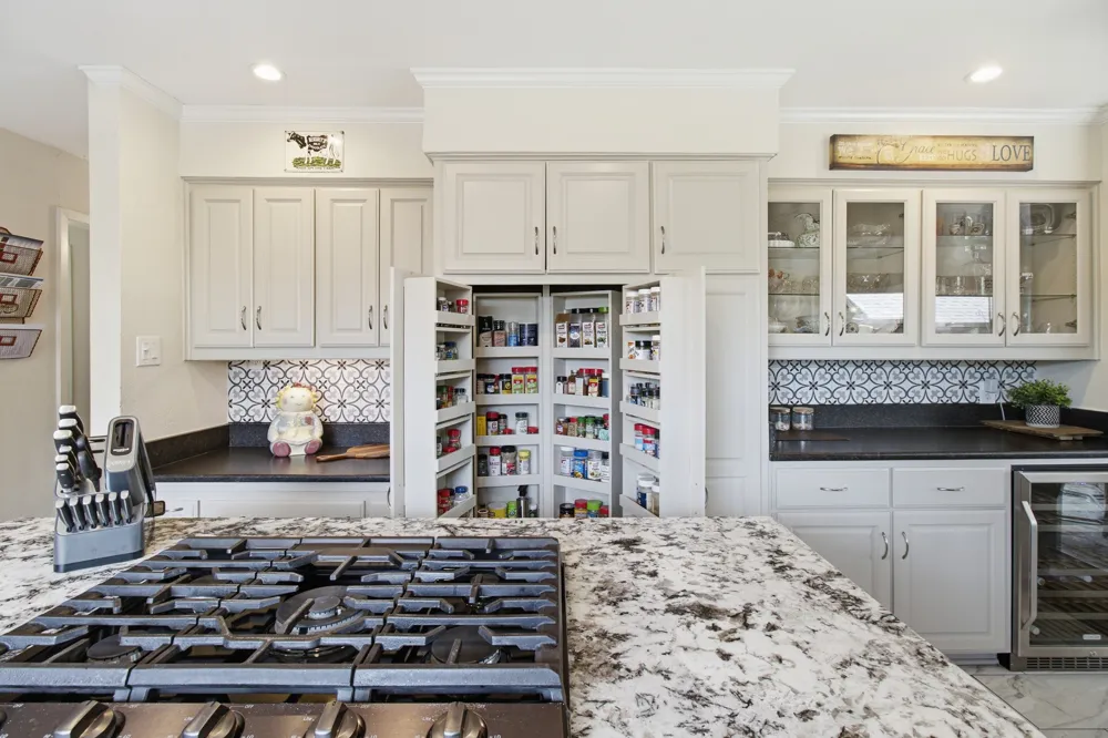 905 Crowley Road Arlington, TX 76012