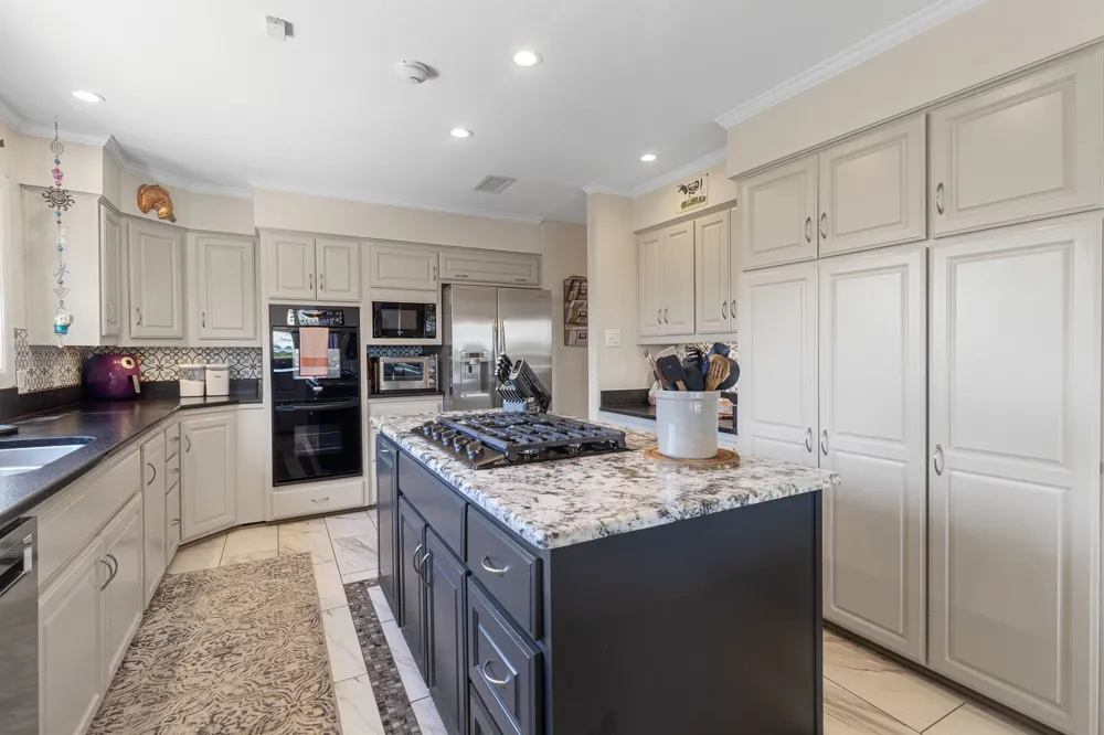 905 Crowley Road Arlington, TX 76012