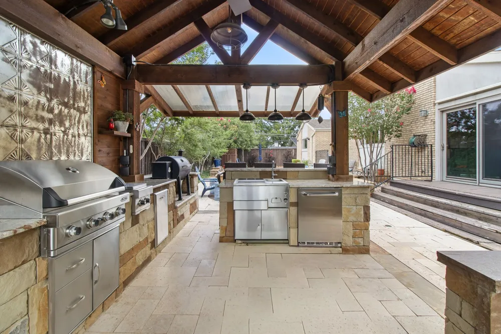 905 Crowley Road Arlington, TX 76012