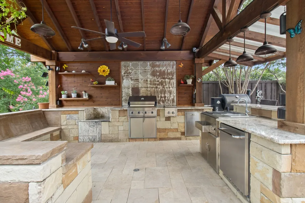905 Crowley Road Arlington, TX 76012