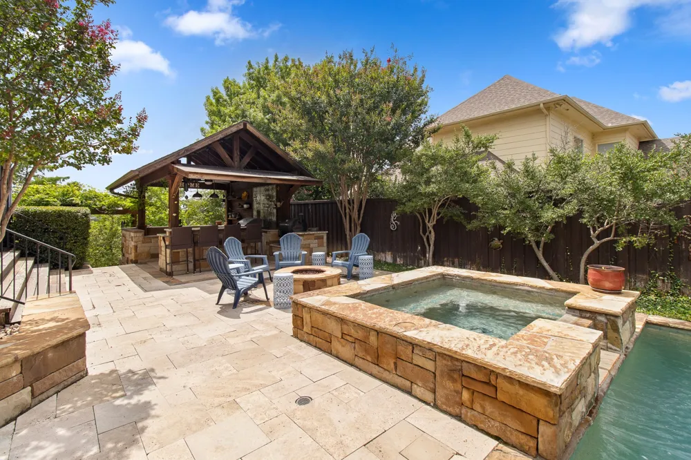 905 Crowley Road Arlington, TX 76012