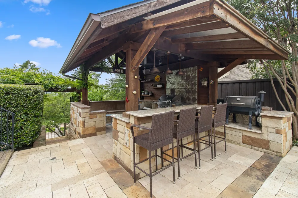 905 Crowley Road Arlington, TX 76012
