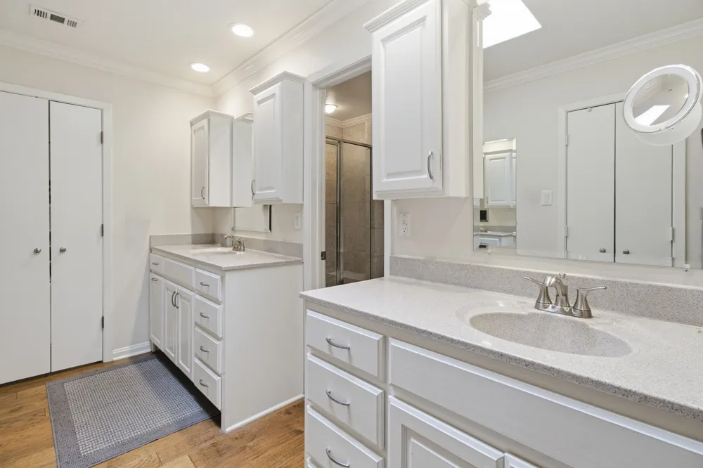 905 Crowley Road Arlington, TX 76012