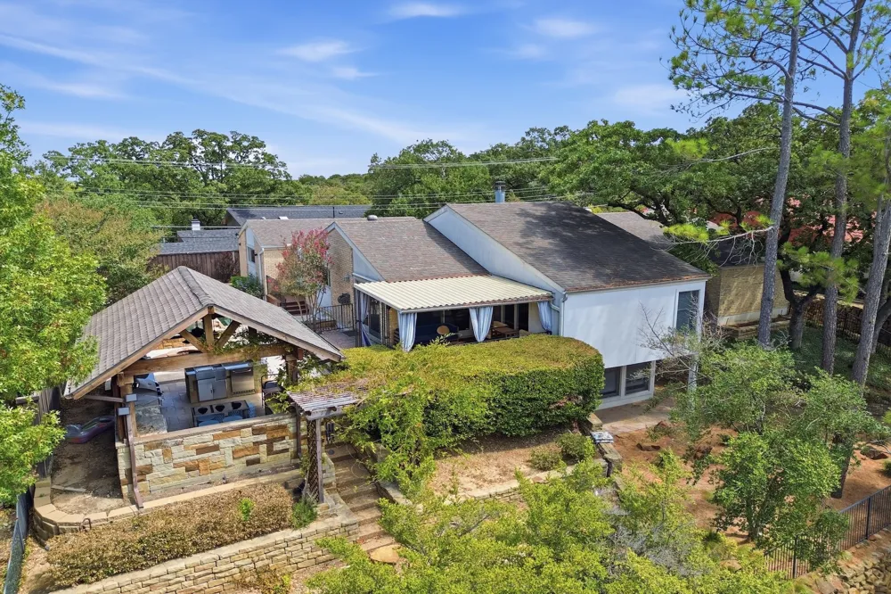 905 Crowley Road Arlington, TX 76012