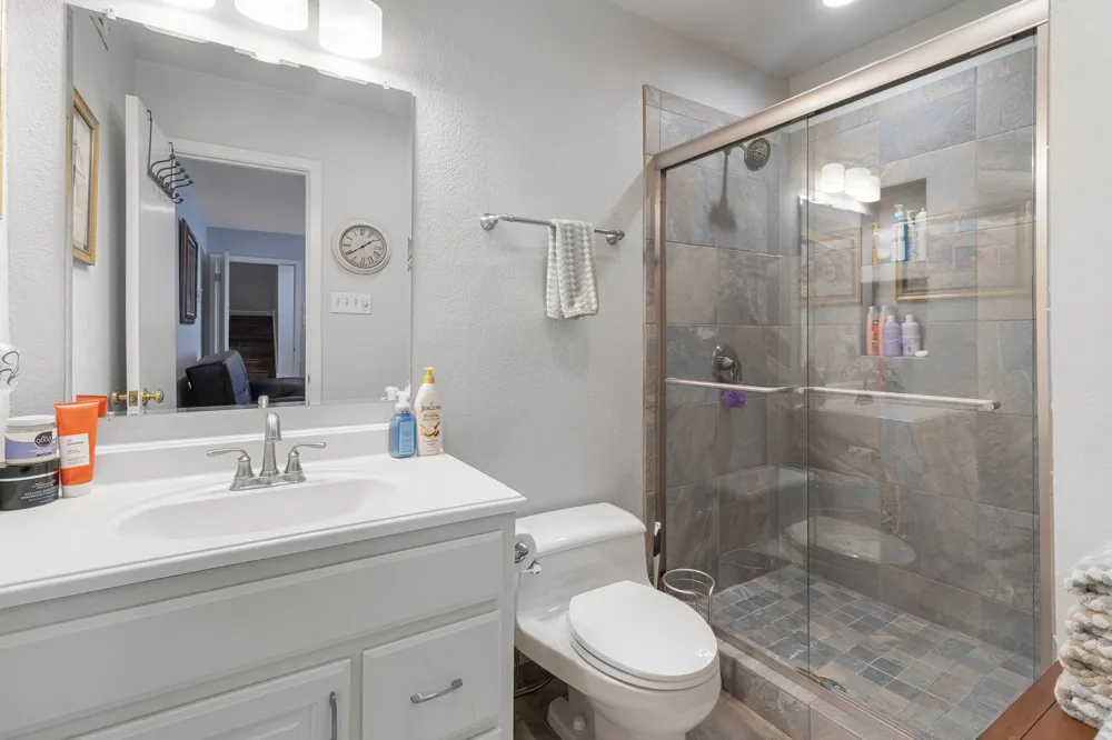 905 Crowley Road Arlington, TX 76012