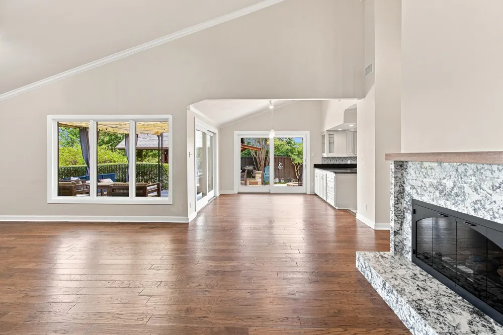 905 Crowley Road Arlington, TX 76012