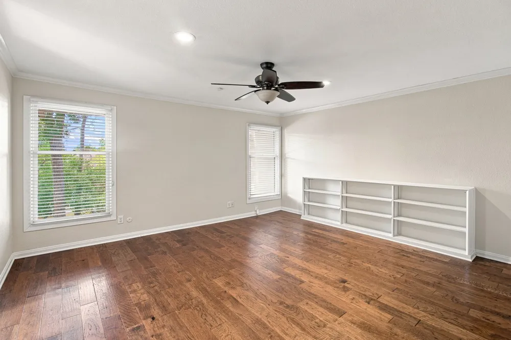 905 Crowley Road Arlington, TX 76012