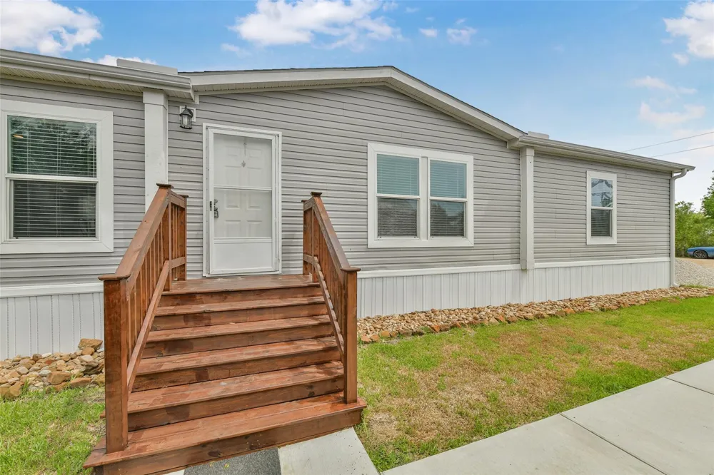 1566 Cr 610 #F Dayton, TX 77535