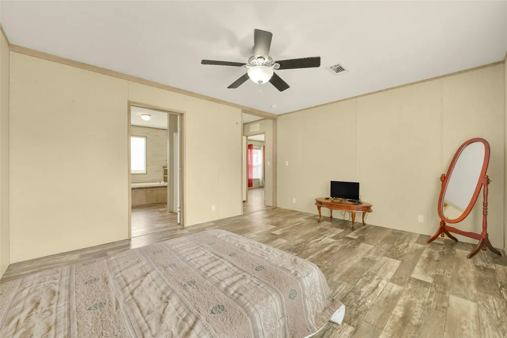 1566 Cr 610 #F Dayton, TX 77535