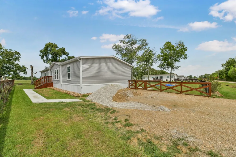1566 Cr 610 #F Dayton, TX 77535