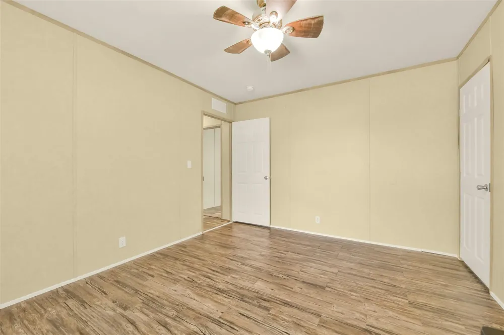1566 Cr 610 #F Dayton, TX 77535
