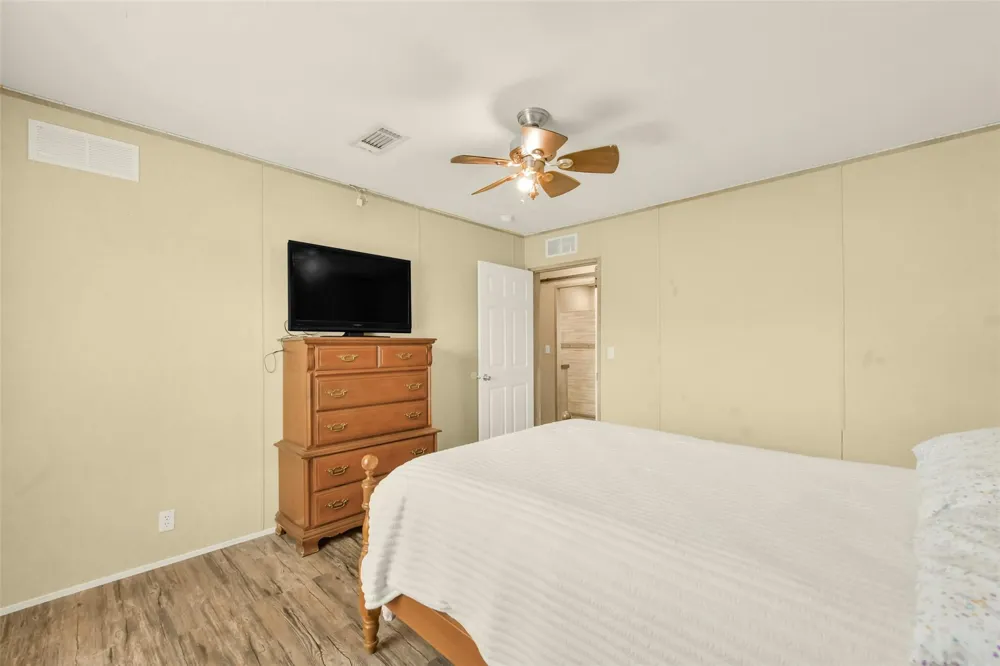 1566 Cr 610 #F Dayton, TX 77535