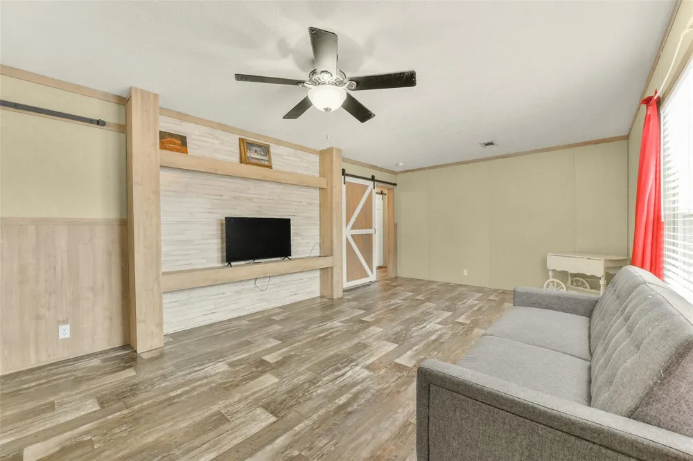 1566 Cr 610 #F Dayton, TX 77535