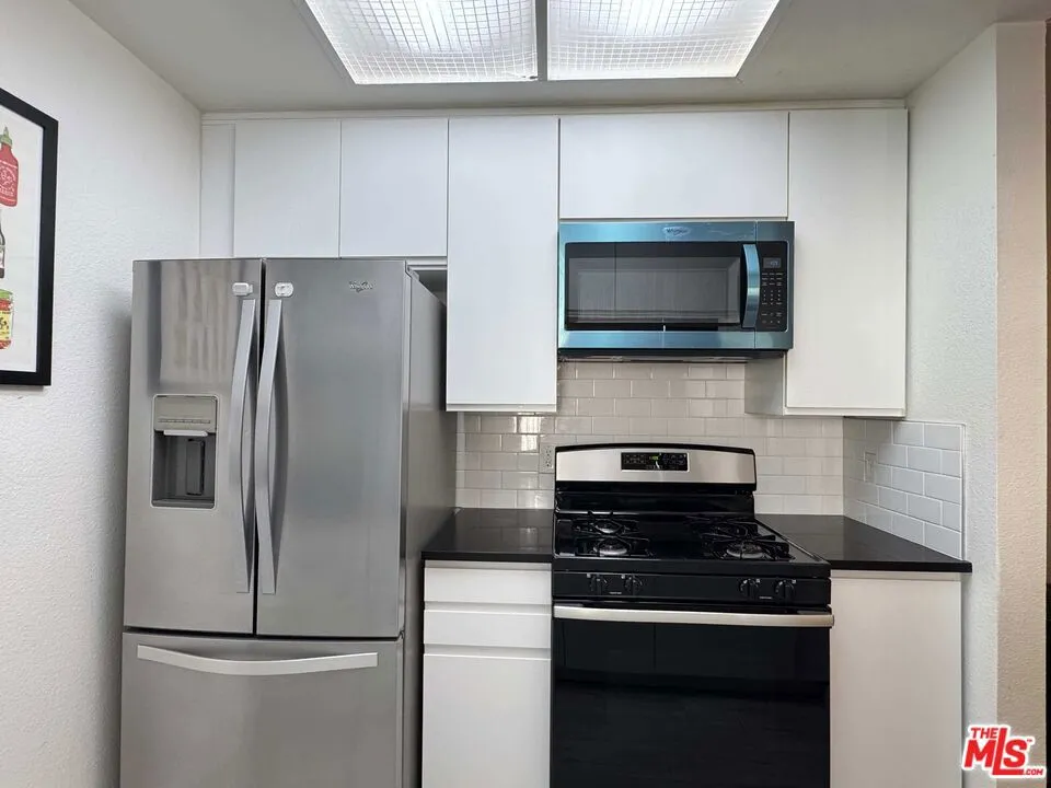19350 Sherman Way #318 Los Angeles, CA 91335