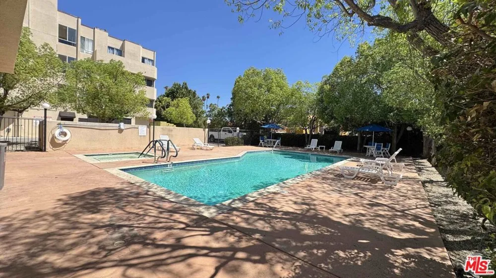 19350 Sherman Way #318 Los Angeles, CA 91335