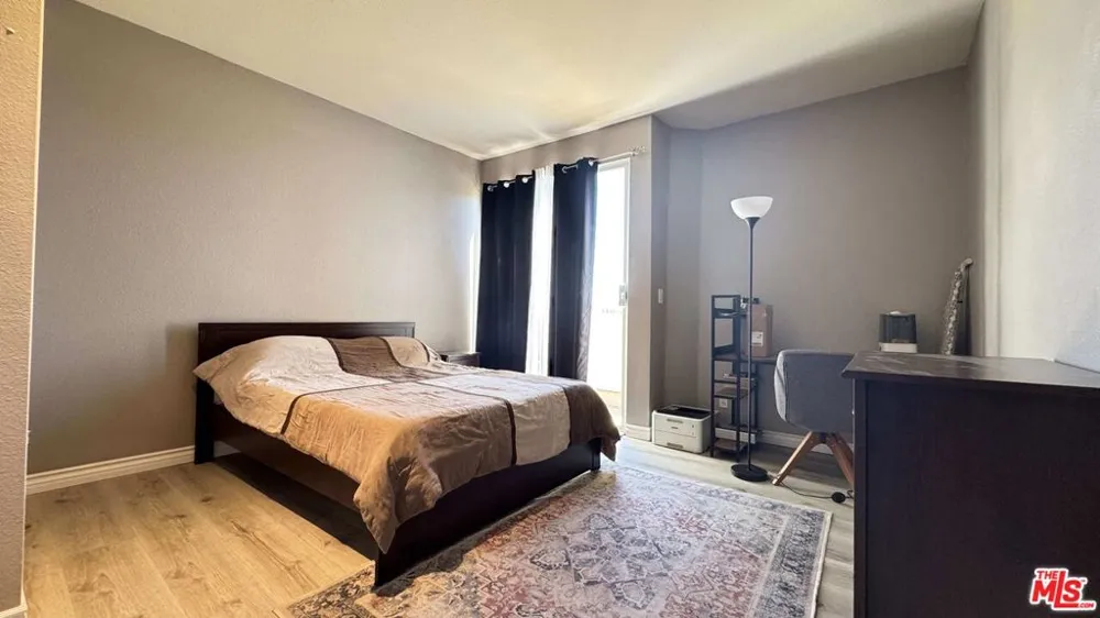 19350 Sherman Way #318 Los Angeles, CA 91335