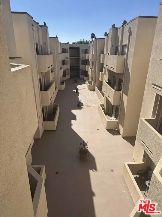 19350 Sherman Way #318 Los Angeles, CA 91335