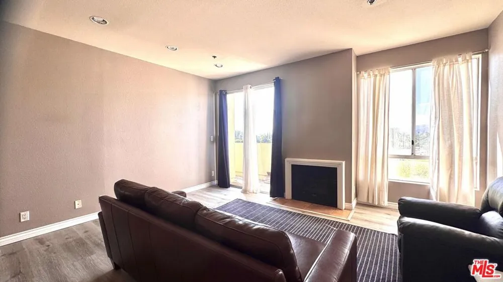 19350 Sherman Way #318 Los Angeles, CA 91335