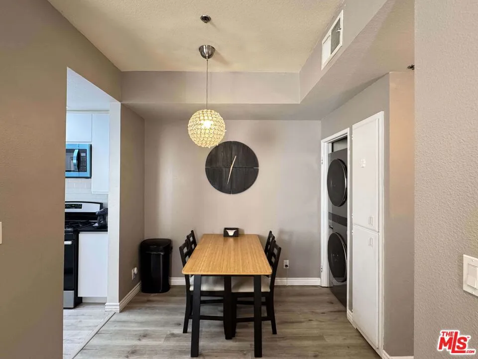 19350 Sherman Way #318 Los Angeles, CA 91335