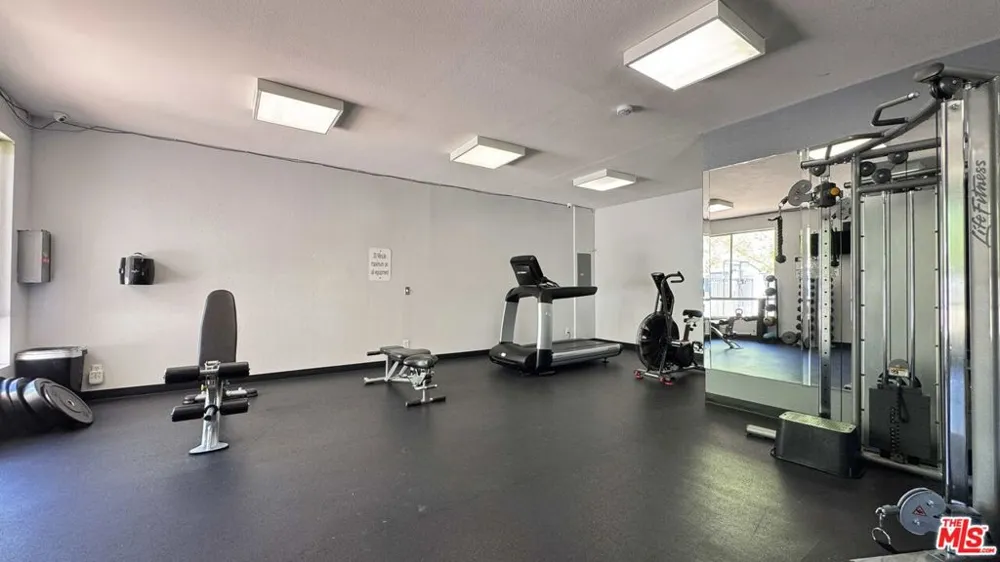 19350 Sherman Way #318 Los Angeles, CA 91335