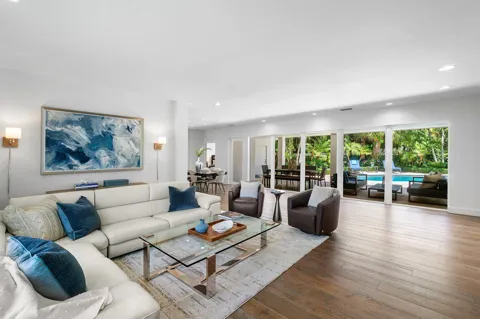 225 NW 11TH STREET