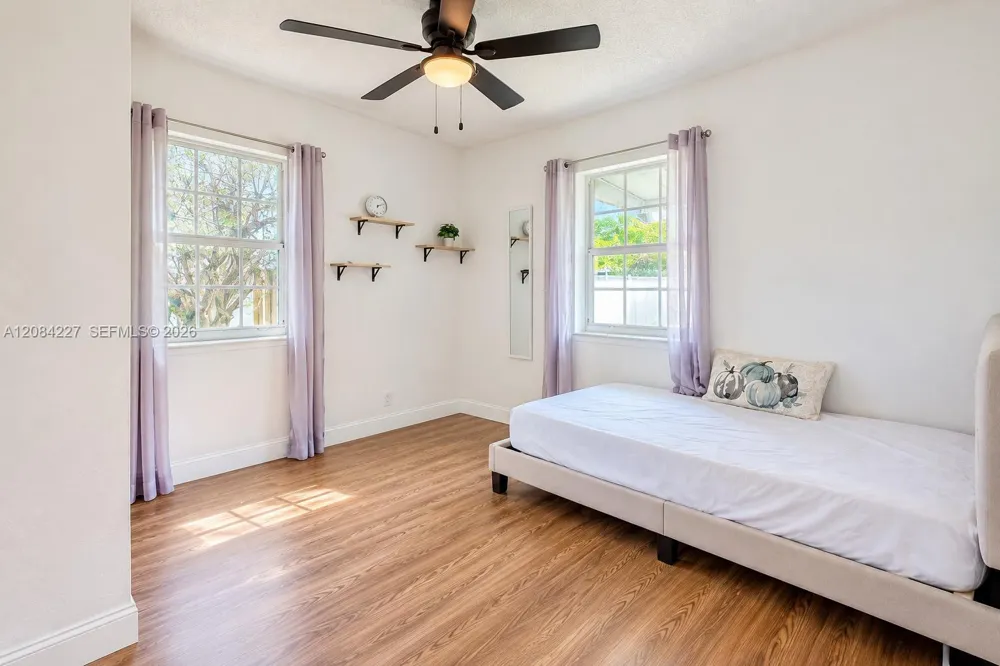 2740 Dewey St Hollywood, FL 33020
