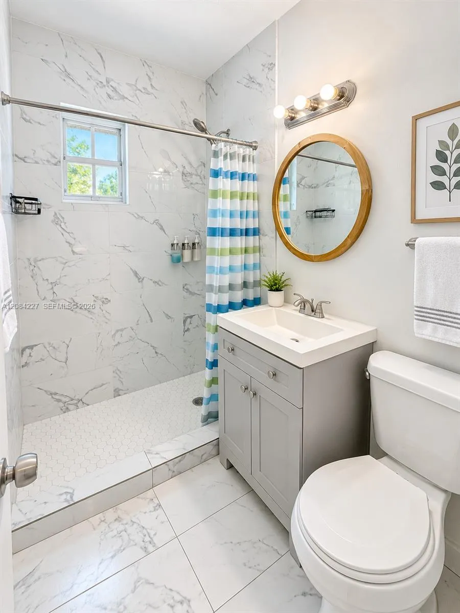 2740 Dewey St Hollywood, FL 33020