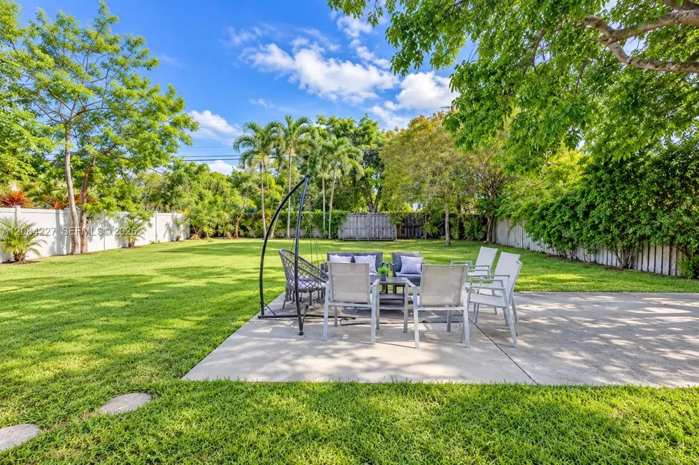 2740 Dewey St Hollywood, FL 33020