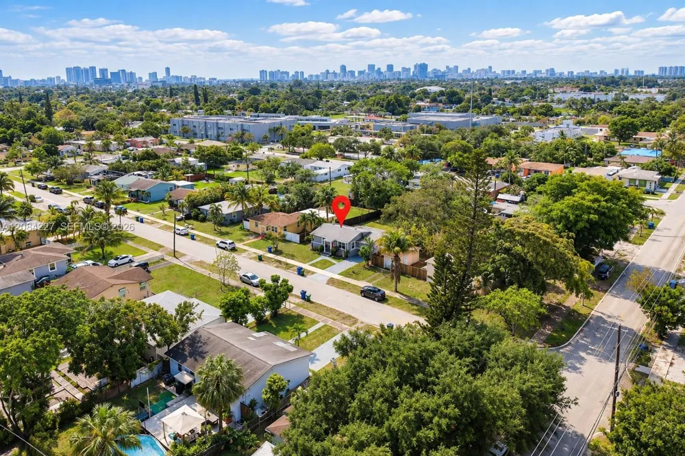 2740 Dewey St Hollywood, FL 33020