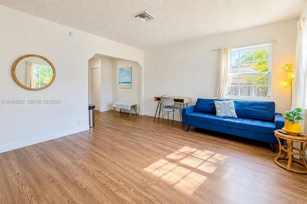 2740 Dewey St Hollywood, FL 33020