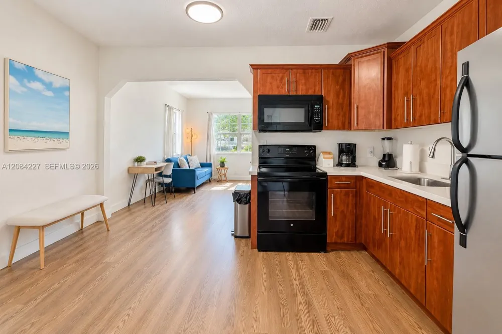 2740 Dewey St Hollywood, FL 33020