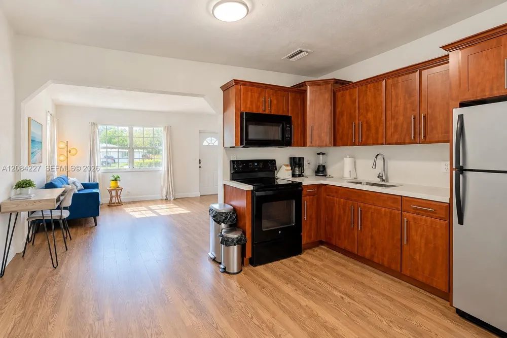 2740 Dewey St Hollywood, FL 33020