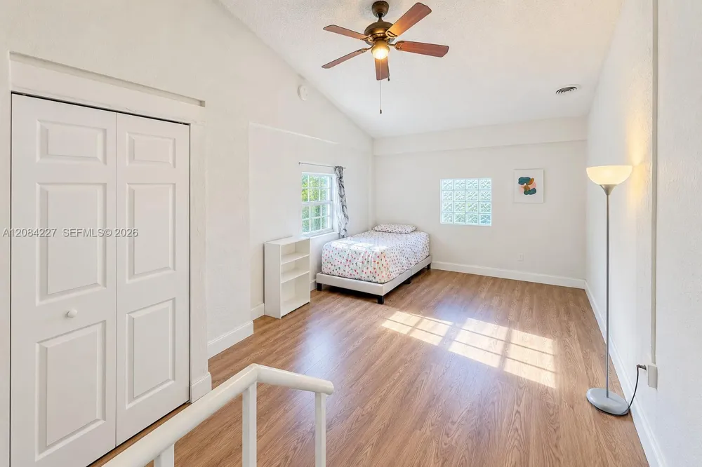 2740 Dewey St Hollywood, FL 33020